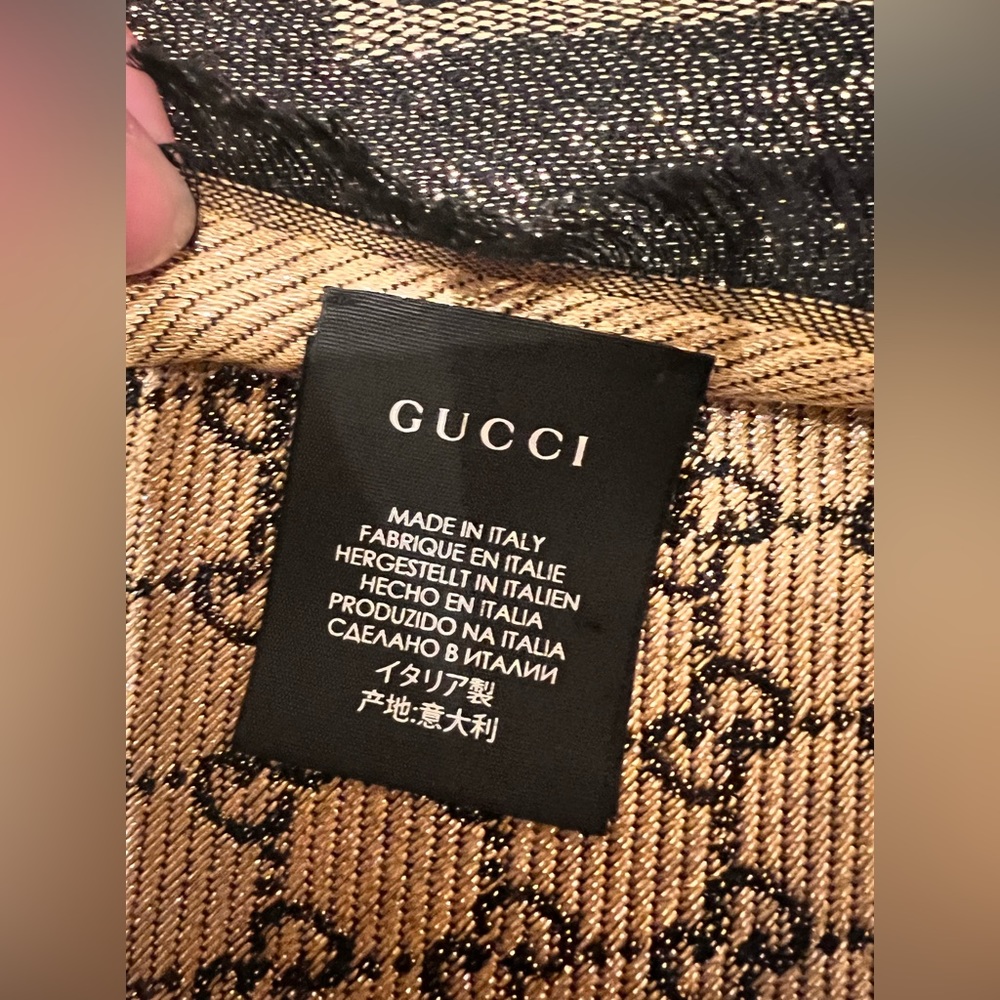 Brand new, authentic New Gucci Silk shawl/scarf - Picture 3 of 11